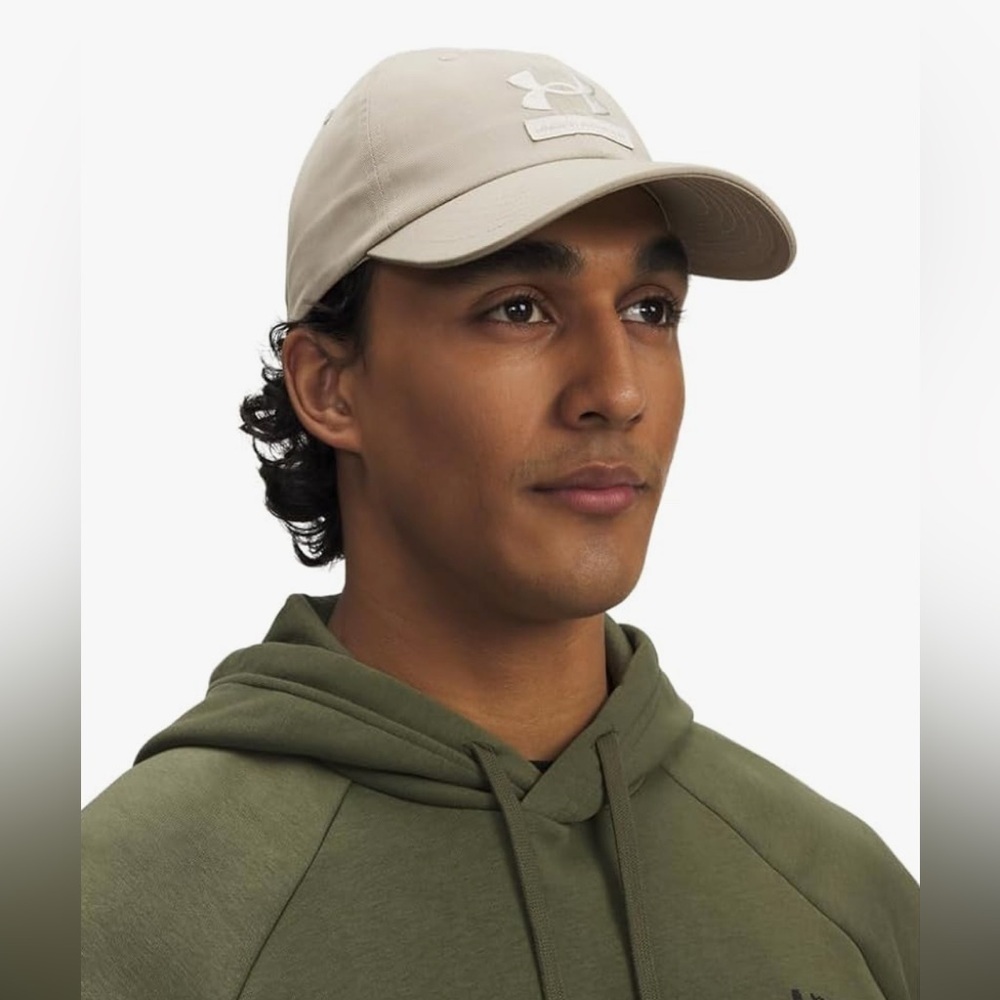 New- Men’s Under Armour Tan Baseball Cap
Embroidered double logo 
New with tags
